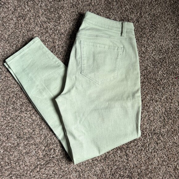 Ann Taylor Curvy Mid-Rise Stretch Ankle Jean, Size 6, Mint Green - Picture 1 of 10